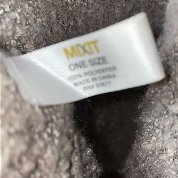 Cozy Women's large scarf or shawl  in Cream - Picture 2 of 6